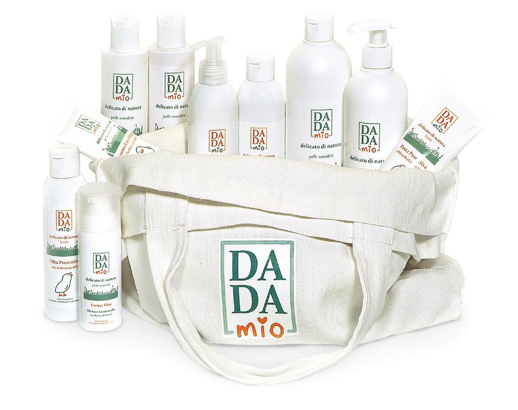 Tutti i prodotti DADA Mio sono formulati con materie prime di origine naturale di alta qualità, privi di derivati del petrolio, parabeni e sles, con profumazioni senza allergeni.
