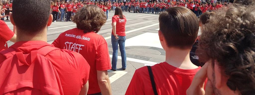 percorso dalla propria scuola a Piazza del Duomo i ragazzi hanno coinvolto e sensibilizzato i cittadini con messaggi