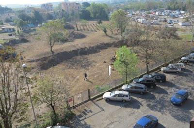 trova infatti in prossimità sia del Parco Archeologico di Centocelle che di Villa De Sanctis, e non dista molto dal Parco della Caffarella e dalle altre aree del Parco Regionale dell Appia Antica.