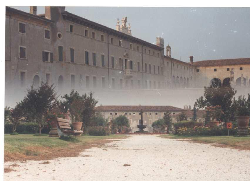 VILLA E PARCO BALLADORO PALAZZO BALLADORO: Villa Balladoro e parco, foto di Paolo Menegatti Una casa da padron murata, cappata, solarata con corte cinta di muro, con stalla, pozzo, forno, colombara,