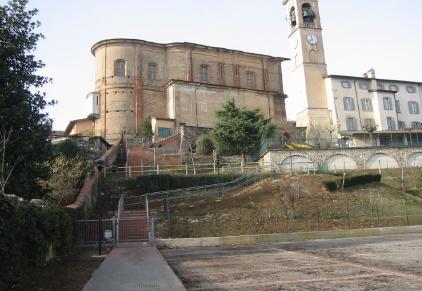 Area n 13 Nome area: Parcheggio brolo e scaletta COMUNE DI CHIGNOLO D'ISOLA (BG) Prunus persica Pesco 2 0-6 mt Cupressus sempervirens Cipresso 2 0-6 mt Ilex