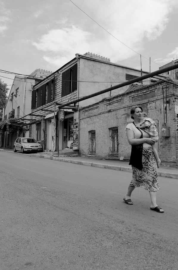 LA VITA DI YULI E ZURAB Yuli oggi ha 42 anni e una figlia di 21. Nacque nella regione del Tusheti, 280km ad est di Tbilisi.