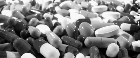 Farmaci come antimalarici, cloramfenicolo ( industria farmaceutica) CLINICA Esordio spesso