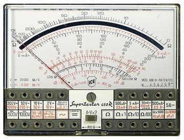 Come si usa il tester (parte prima) Tester analogico e tester digitale figura 1 Il tester, detto anche "multimetro", è uno strumento usato nel campo dell'elettronica e dell'elettrotecnica per la