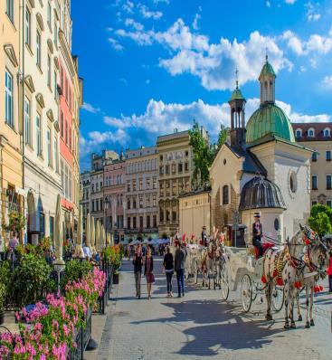 A Jasna Gora è conservata l'icona della Madonna di Czestochowa (Madonna Nera), così cara al popolo polacco da meritare il titolo di Capitale della Corona di Polonia.