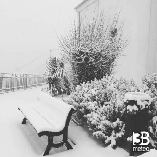 NEVE A MILANO MA ANCHE UNA VITTIMA. La perturbazione ha coinvolto la Lombardia con diffuse nevicate fino in pianura in mattinata.