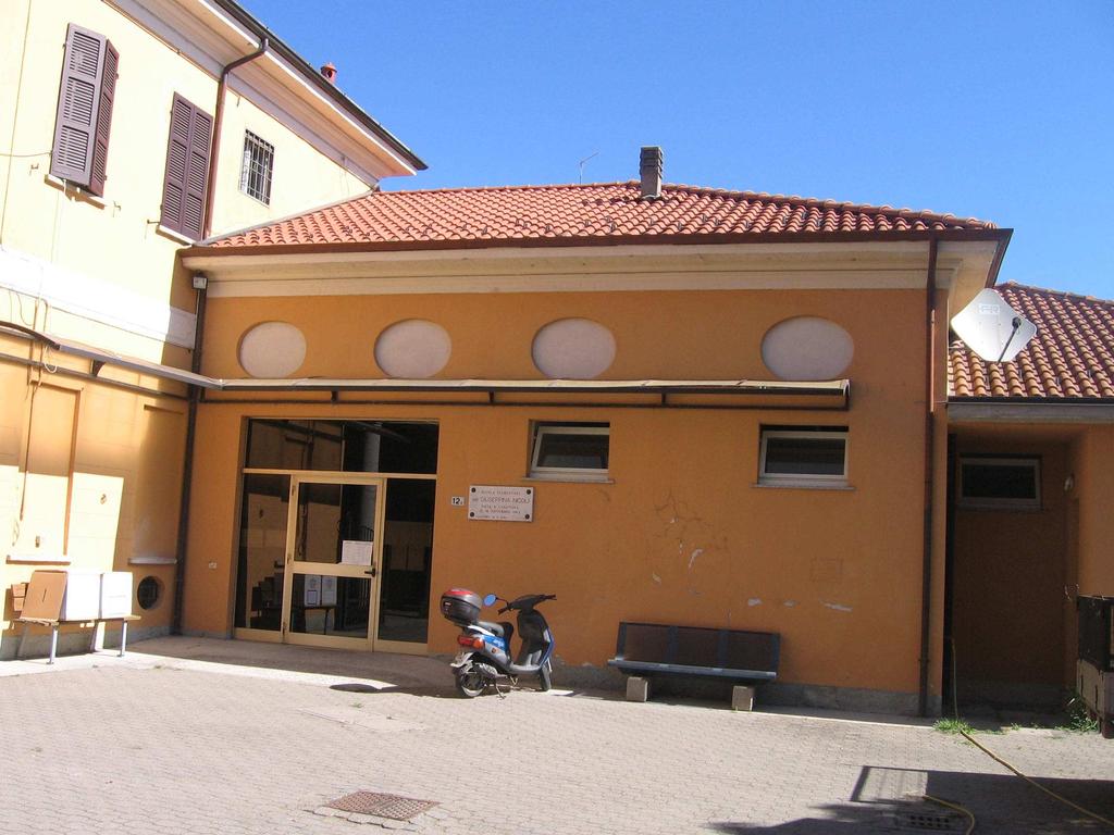 10. SCUOLA PRIMARIA La scuola primaria è ubicata al piano terreno dell edificio di proprietà comunale che risale alla fine dell 800,