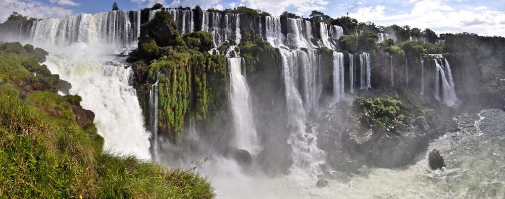 12 GIORNO: IGUASSU 08/11/2018 Prima colazione in hotel e trasferimento all interno del parco nazionale in territorio brasiliano (ricordarsi di portare il proprio passaporto per i controlli alla