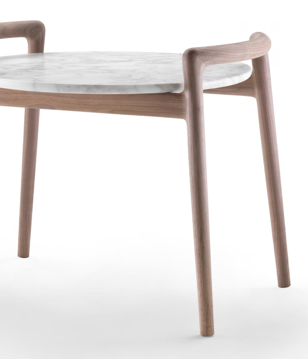 Ascanio Antonio Citterio Design Tavolini Coffee and Side Tables Ascanio è un tavolino in legno massello che unisce alla praticità di utilizzo l attitudine ad inserirsi con misurata eleganza in