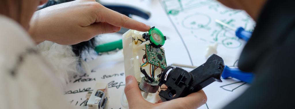 Per le scuole primarie e secondarie di I grado Sviluppo di un quadro metodologico che riguarda il Tinkering a scuola Attività di Tinkering nei musei scientifici