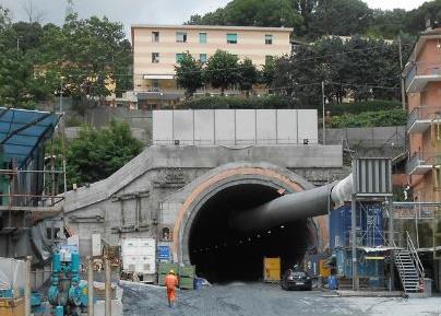 piazzali, e la relativa viabilità di accesso, che saranno attrezzati per l esercizio ferroviario come aree di emergenza per l esodo dei passeggeri; Completato lo scavo della