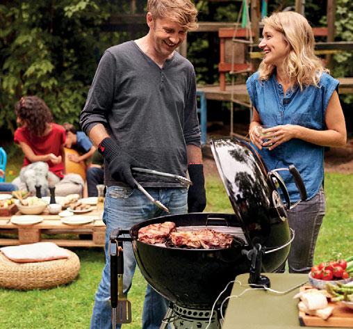 Weber nasce nel 1952, con la geniale intuizione di creare un barbecue a forma sferica, provvisto di coperchio per aiutare la carne a restare morbida durante la cottura.