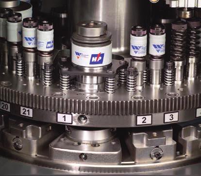 TORRETTA FLESSIBILE Capacità e flessibilità Le punzonatrici Serie P sono dotate di una torretta alta a 21 stazioni progettata per dare capacità e flessibilità.