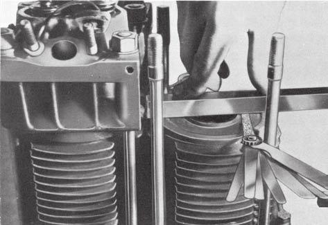 XIII MONTAGGIO MOTORE Registrazione altezza cilindri (spazio nocivo) Tra piano superiore cilindro e pistone al P.M.S.