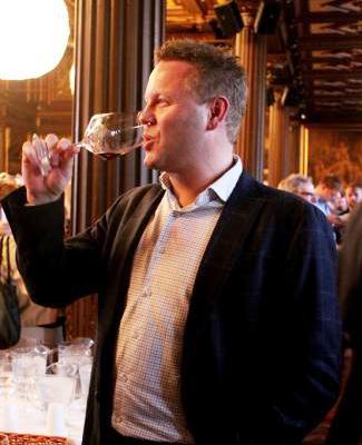 IL PROFILO DEL WINELOVER DANESE al Barolo & Friends 2015 L'edizione 2015 ha visto la partecipazione di un pubblico eterogeneo come età: l'evento attrae trasversalmente winelovers dai 30 anni in su;