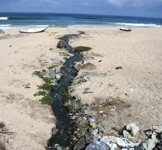 GAZA L acqua reflua defluisce