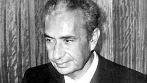 I governi di centrosinistra presieduti da Aldo Moro (1963-1968) 1963: le elzioni politiche penalizzano sia la DC sia il PSI 1963: i socialisti entrano nel primo dei tre