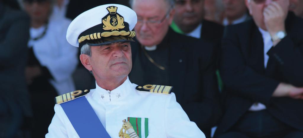 L INTERVISTA GIUSEPPE MENNA: COMANDANTE AUTORITÀ MARITTIMA DI SALERNO Sicurezza e controlli al servizio del dinamico scalo salernitano Giuseppe Menna è da settembre Comandante della Capitaneria di