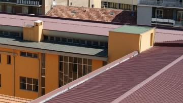 Il sistema di copertura isolato e ventilato per solai piani Ventilcover di Ondulit Ventilcover, applicabile sia su edifici nuovi sia in ristrutturazioni, unisce i vantaggi di una copertura in