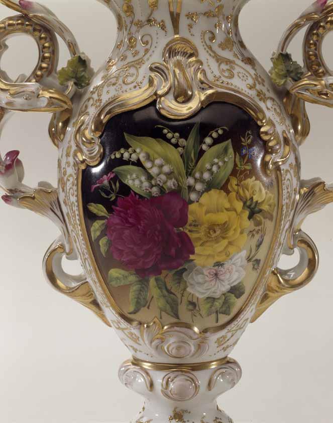 Particolare della prima riserva dipinta con fiori romantici, posta su un vaso della manifat-tura di Slavkov (Boemia), 1843.(Prop. Fotog. G.