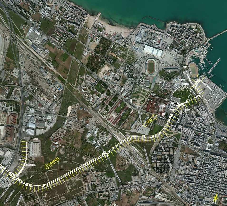 Da via Napoli l arteria stradale prosegue verso l'area destinata alla realizzazione di una rotatoria che consente l'accesso alla "zona triangolare" compresa tra il fascio binari e l'area del Cimitero