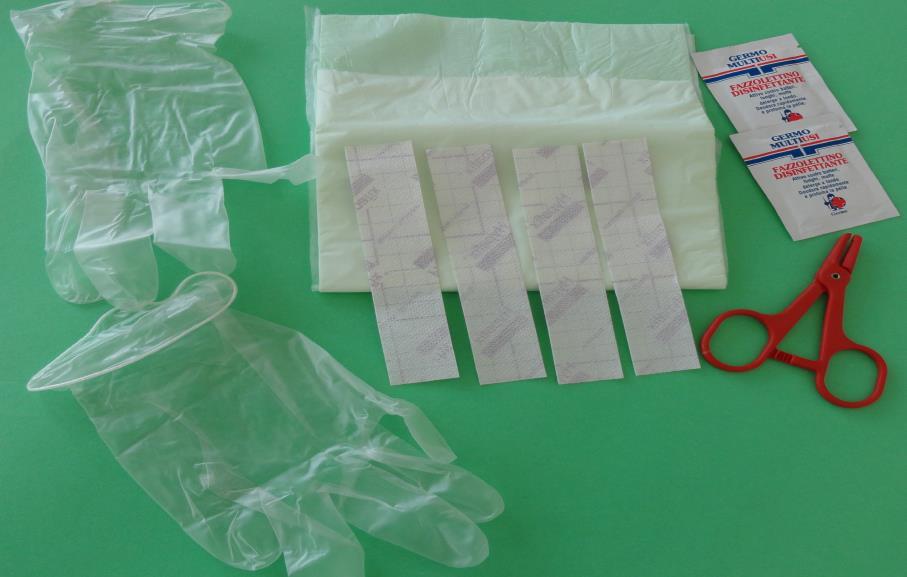 Kit procedurali monouso sterili - Procedural Kits Kit attacco On Kit Descrizione - Description N.2 guanti lattice medium confezionati in coppia - N.2 latex gloves packed in pairs medium N.