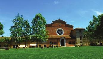 Abbazia di ChiaravaLLe di Fiastra L Abbazia Santa Maria di Chiaravalle di Fiastra costituisce uno dei monumenti più pregevoli e meglio conservati in