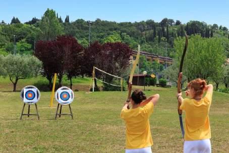 cui giochi di gruppo, tornei giornalieri e, alla sera,