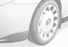 08 Ruote e pneumatici Sostituzione dei pneumatici IMPORTANTE L'occhiello di traino deve essere avvitato a fondo nella chiave per i dadi delle ruote. 5.