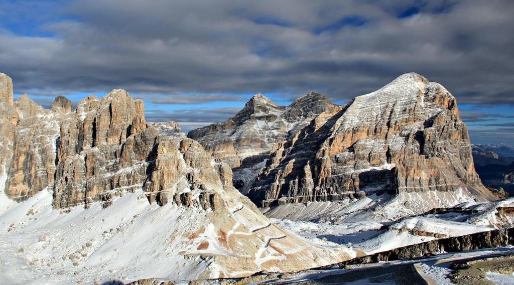 1 Il Gruppo delle Tofane nelle Dolomiti Ampezzane (Veneto).