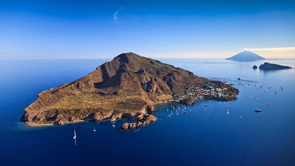 Panarea L ultima eruzione, fortemente esplosiva, risale a circa 10.000 anni fa.