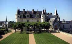 2 GIORNO Giovedì 27 Prima colazione in hotel partenza per i castelli per l escursione di intera giornata. Visita guidata dei Castelli: di Amboise, Clos Lucè e Azay le Rideau.