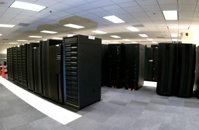 Mainframe Possiedono una noteole potenza di calcolo. Si tratta di grandi calcolatori centrali che possono collegare centinaia di terminali.