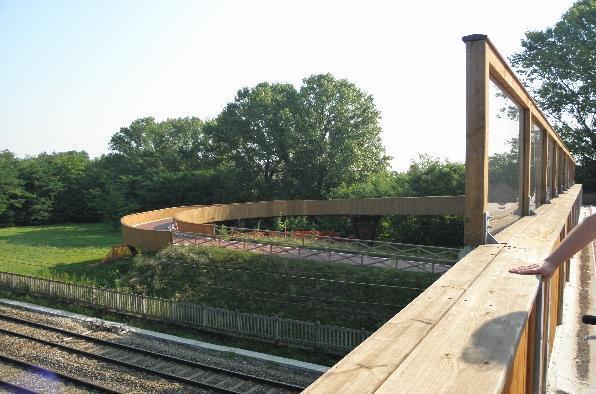 Ponte ciclopedonale sulla ferrovia a