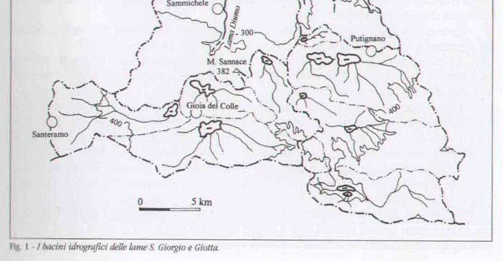 La superficie del suolo, dolcemente ondulata, discende verso il mare gradatamente ed è incisa da due avvallamenti principali, noti con i nomi di LAMA S.GIORGIO e LAMA GIOTTA.