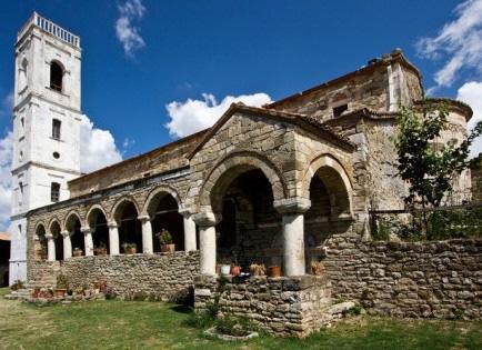 PROGRAMMA DI VIAGGIO Partenze 2018/2019 1 giorno / Italia Tirana Durazzo (l antica Epidamnos) (circa 30 km) Partenza nel primo pomeriggio con voli di linea da Milano/Roma diretti su Tirana.