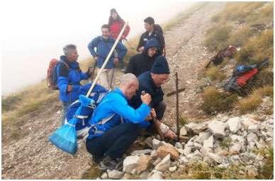 6 settembre 2014, Giornata della Pulizia: la croce di Tito, trasportata in cima al monte Vettore, torna al suo posto alla quota 1950m, dove morì il giovane e forte alpinista ascolano.