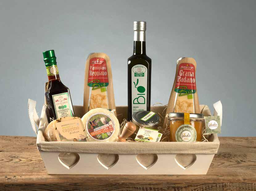 RUSTICO BIO VASSOIO LEGNO CON CUORI E STOFFA OLIO EXTRAVERGINE DI OLIVA BIOLOGICO 500 ML GRANA PADANO BIO 150 GR PARMIGIANO REGGIANO BIO 150 GR COLTELLINO GRANA PADANO CREMA BIO