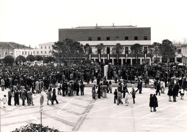 Nell'inverno 1943-44 giovani alfonsinesi militarono nell'8 a Brigata Romagna sulle colline forlivesi e, nell'estate del '44, gappisti e sappisti diedero vita sia alla battaglia delle aie per