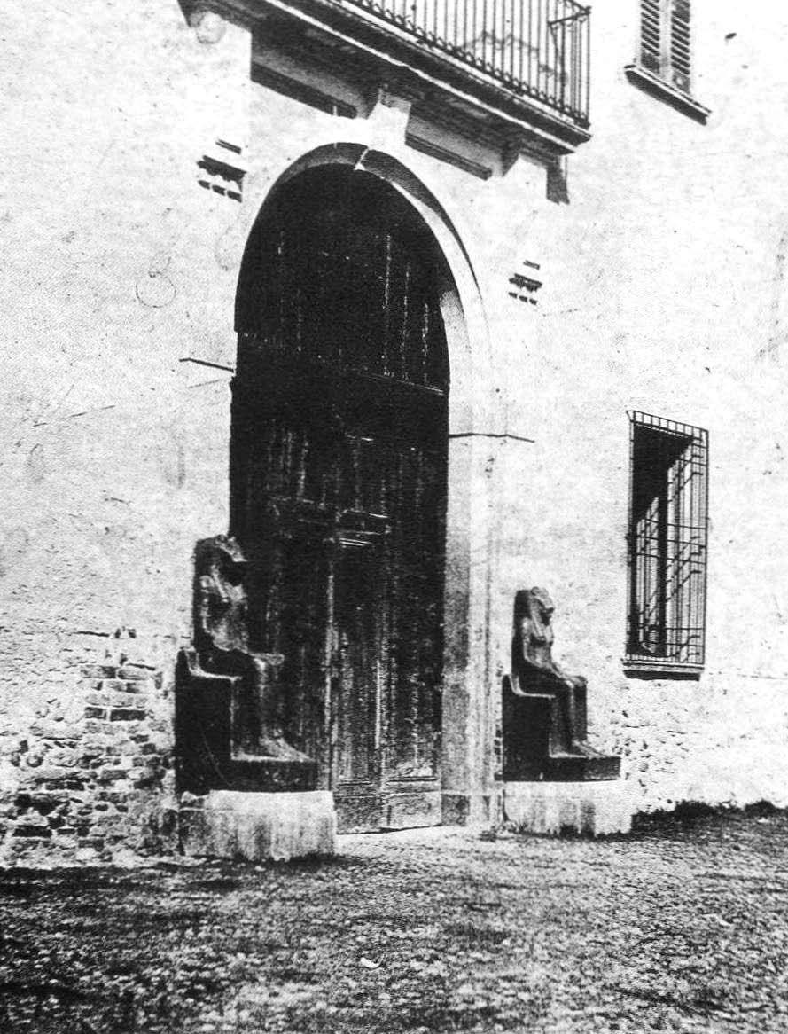 PIERO GUALTIEROTTI Il portone d ingresso a Palazzo Acerbi con le