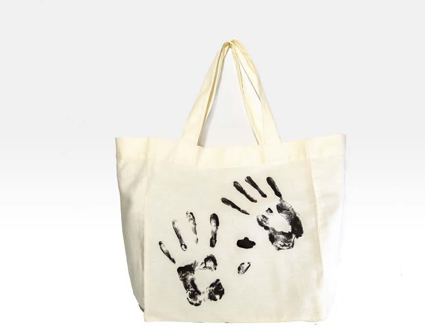 ART.18 - SHOPPING BAG Shopping bag in canvas di colore nero o écru. Possibilità di stampa in serigrafia di loghi o diciture richieste.