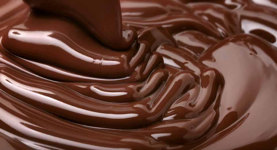 naturale farcita con crema al cioccolato, ricoperta di glassa