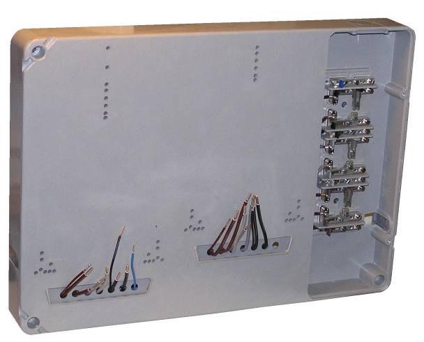 Dotazione di cavetti per gli allacciamenti utenti alle morsettiere di controllo delle tavole portacontatori. (art.