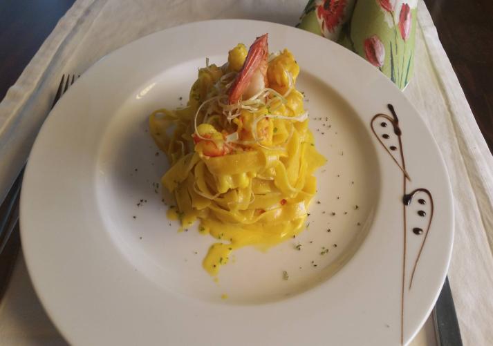 Specialità estive Sommer Spezialitäten Carpaccio di cetrioli e pomodoro con mozzarella di bufala CHF 17.