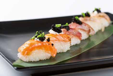 SALMON BIGNÈ Tartare di salmone, cuore di riso, uova di pesce volante, mayo e erba