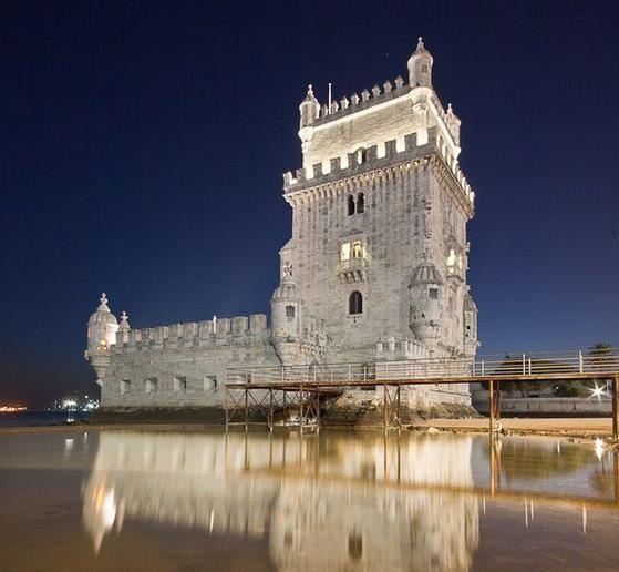 Si osserveranno la Torre di Belém, esotica fortezza diventata simbolo della città, il