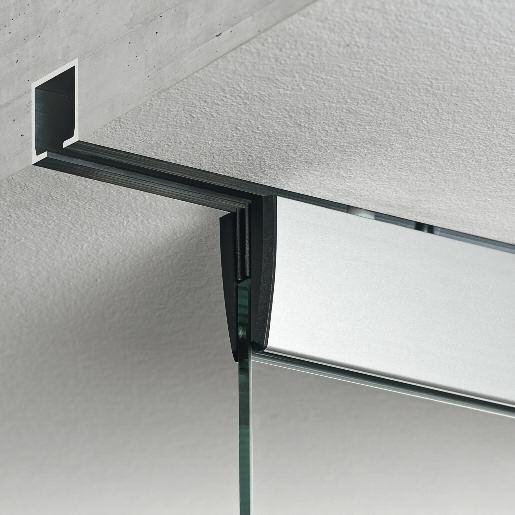 Un apposito elegante frontale a clip in alluminio può essere tagliato e montato senza problemi in base alla larghezza di montaggio desiderata. max. 1600 mm max. 100 kg Swiss made + 8 12.