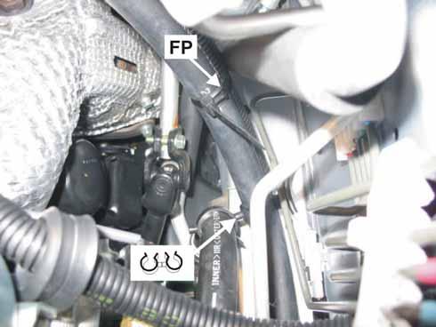 Proteggere il cablaggio che attraversa il motore con un tubo corrugato di diametro adeguato.