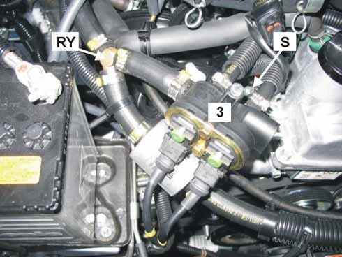 2) FILTRO Posizionare il filtro tra testa motore e la batteria. Rispettare il riferimento di entrata / uscita gas riportato sulla custodia del filtro stesso.