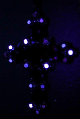 Croce pettorale e Fluorescenza